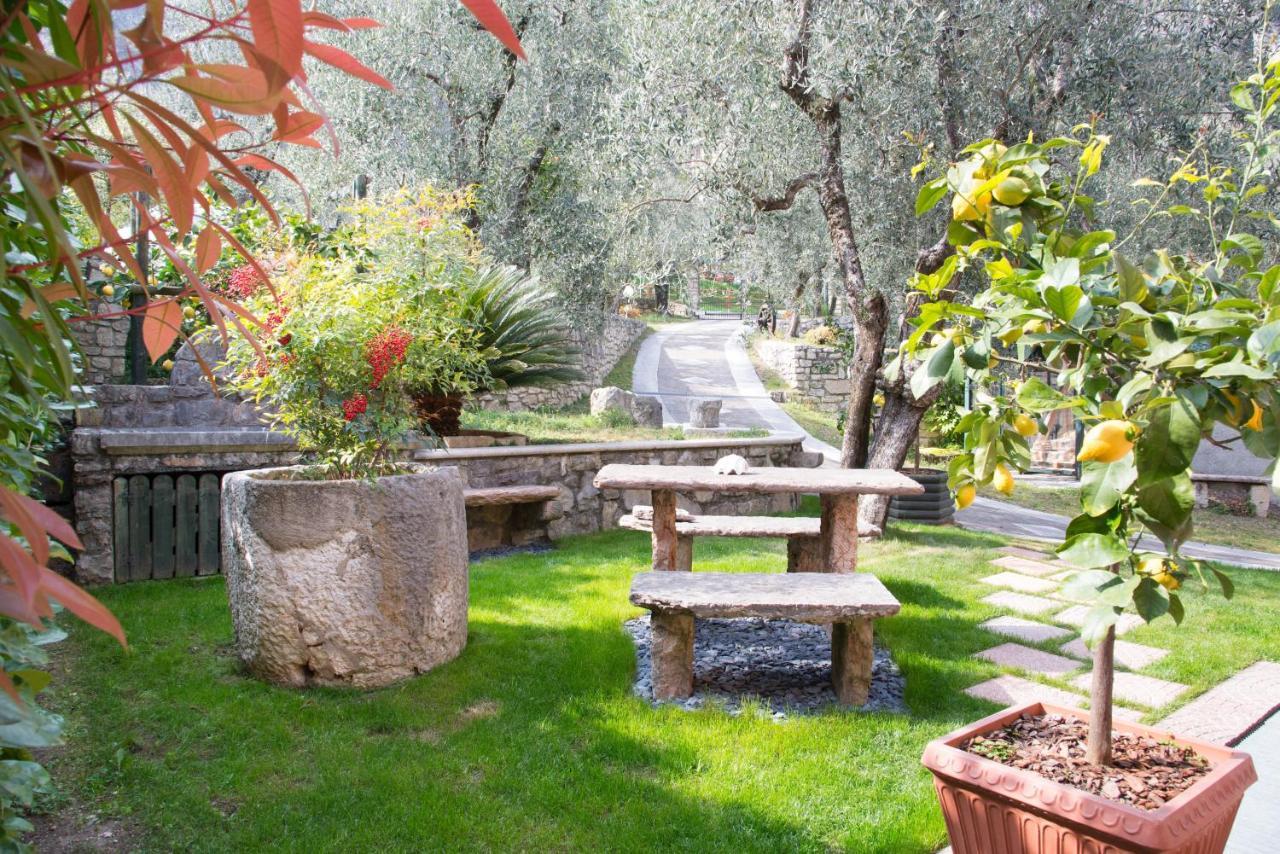 Guesthouse at Villa degli olivi Limone sul Garda Esterno foto