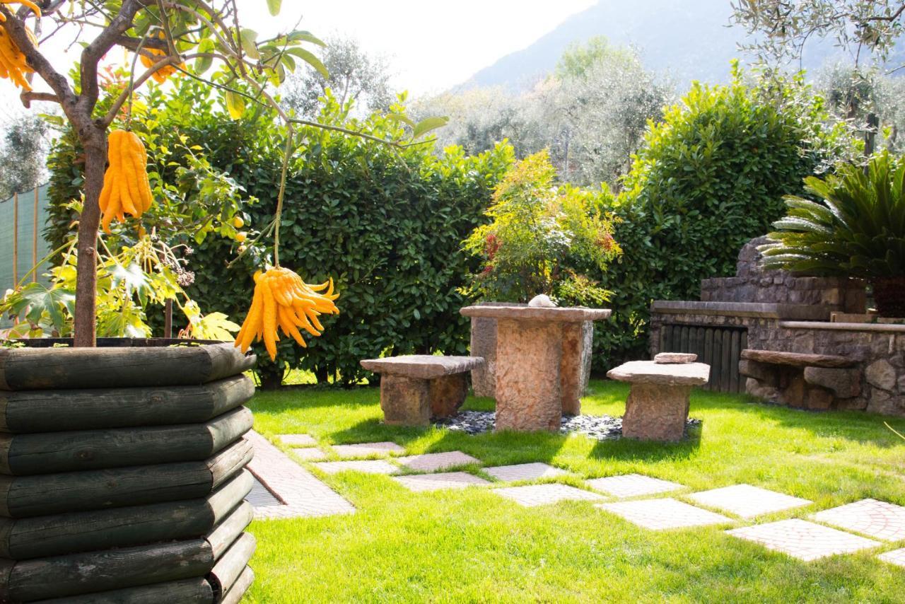 Guesthouse at Villa degli olivi Limone sul Garda Esterno foto