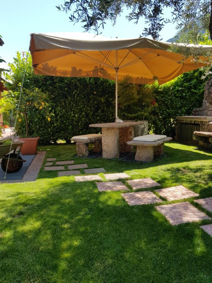 Guesthouse at Villa degli olivi Limone sul Garda Esterno foto